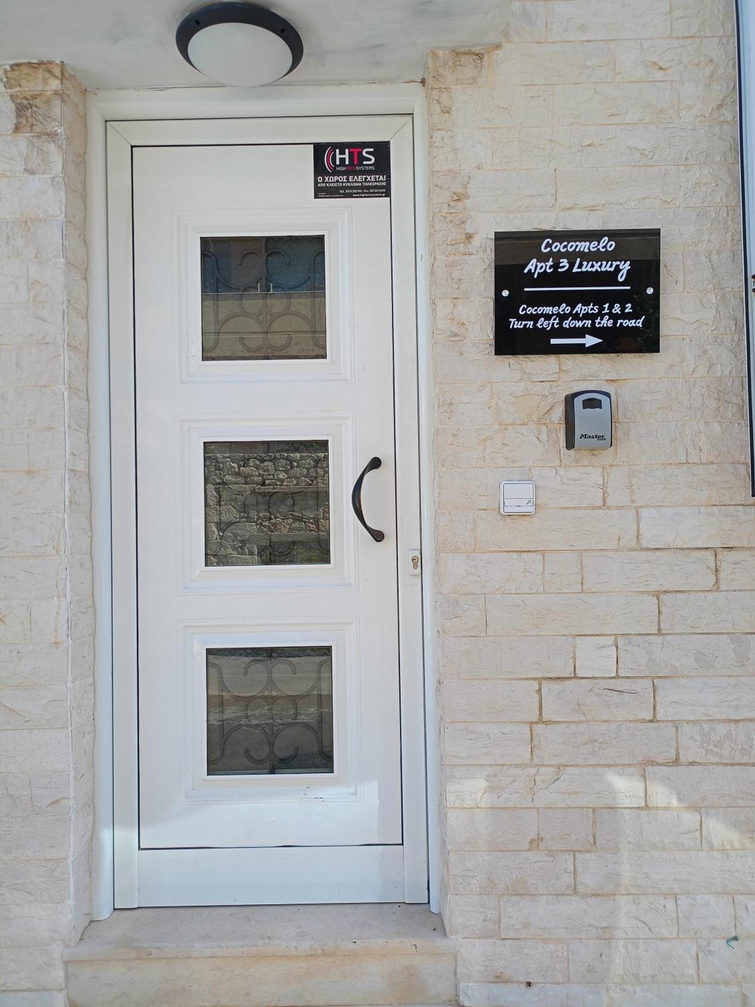 Cocomelo Apts 3 Luxury Heraklion  Bagian luar foto