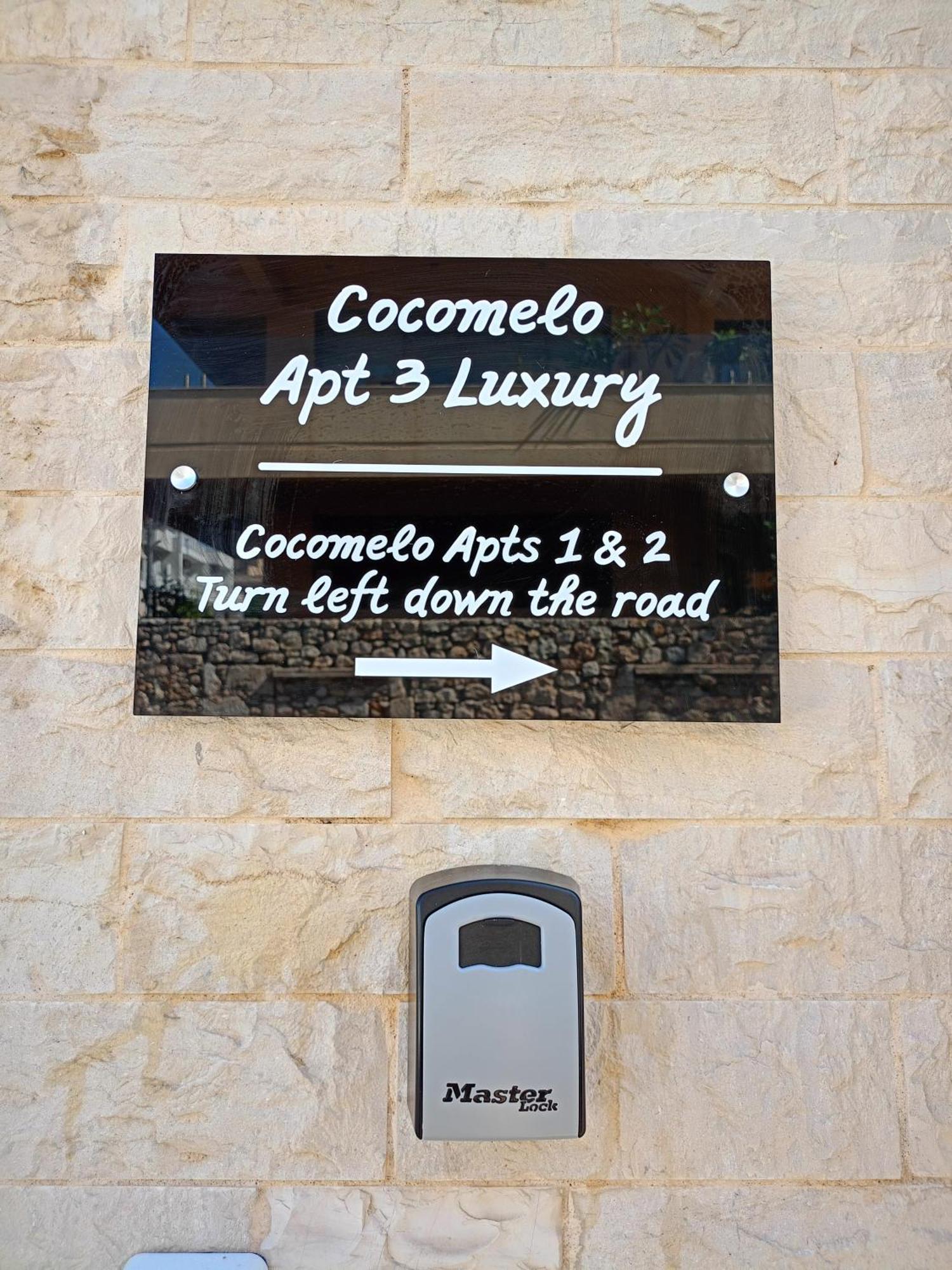 Cocomelo Apts 3 Luxury Heraklion  Bagian luar foto